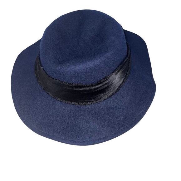 Navy bow hat with black ribbon and decorative pendant 22-inch circumference - Picture 4 of 8